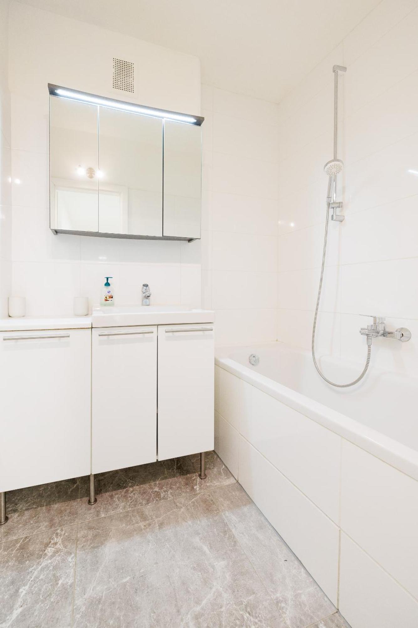 Cozy, Spacious And Charming 4 Bedrooms Apartament Bécs Kültér fotó